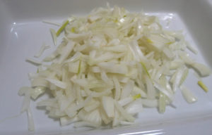 Sliced onion for vegetarian kibbeh