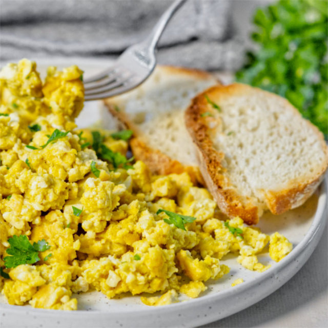 Easy Vegan Scrambled Eggs With Chickpea Flour And Tofu 3841