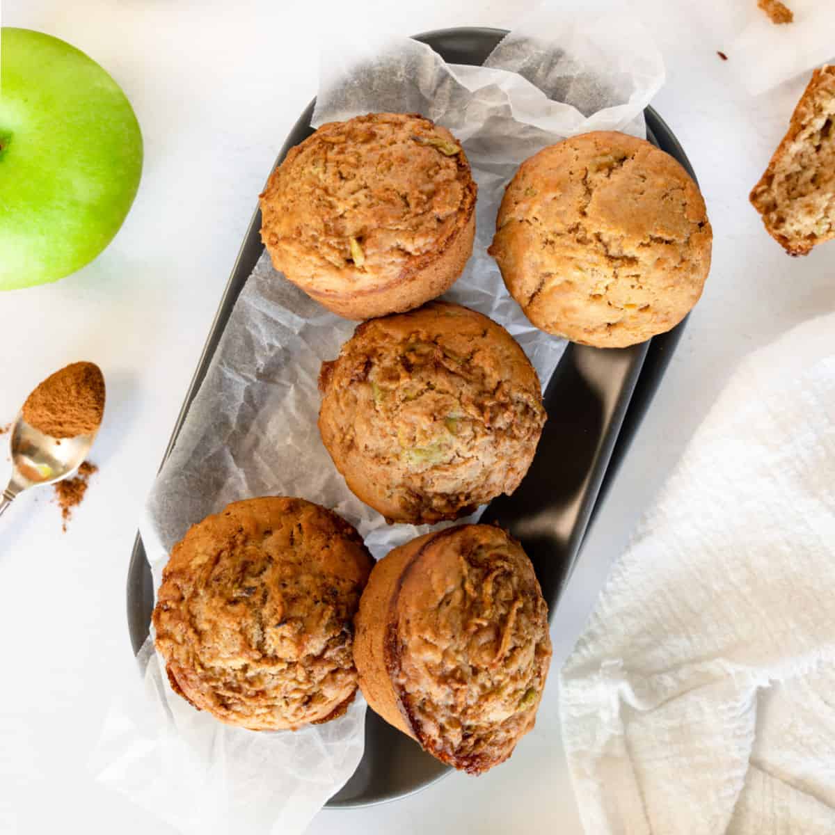 Easy Apple Cinnamon Vegan Muffins with Maple Syrup