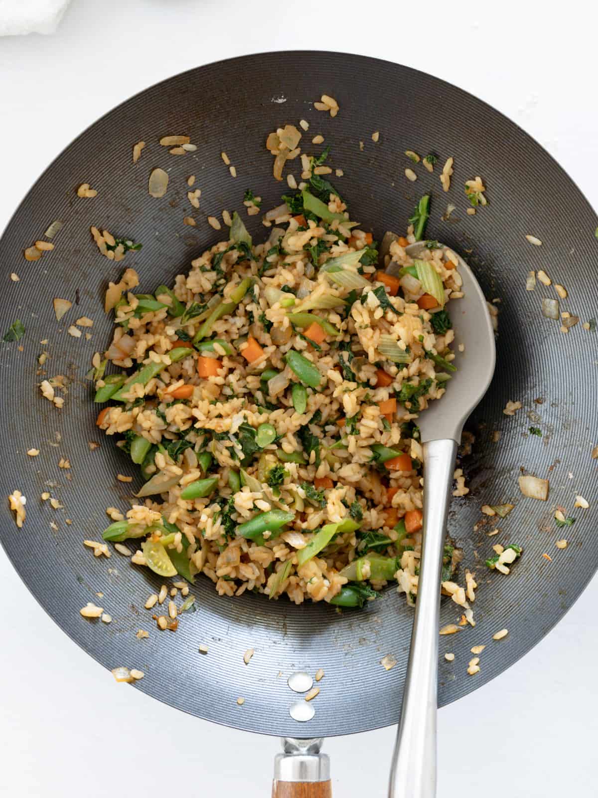 vegetable fried rice with out oil in a wok