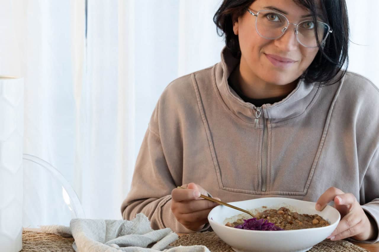 Janelle Hama eating a bowl of makhlouta