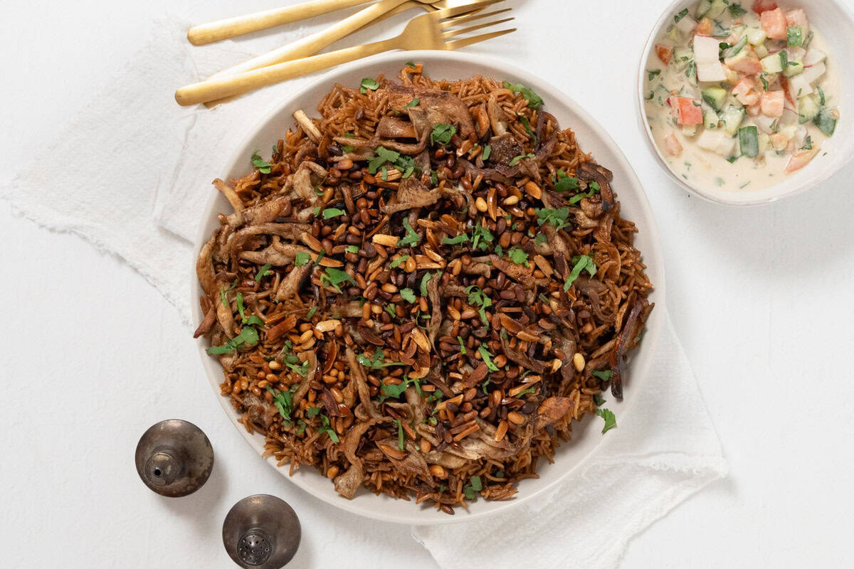 a plate of vegan sayadien